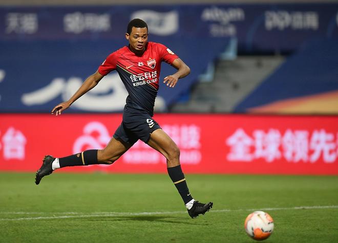 开云电竞-福建黑龙江佳兆业防守坚毅，成功击败对手(曾建祥挂职原因)