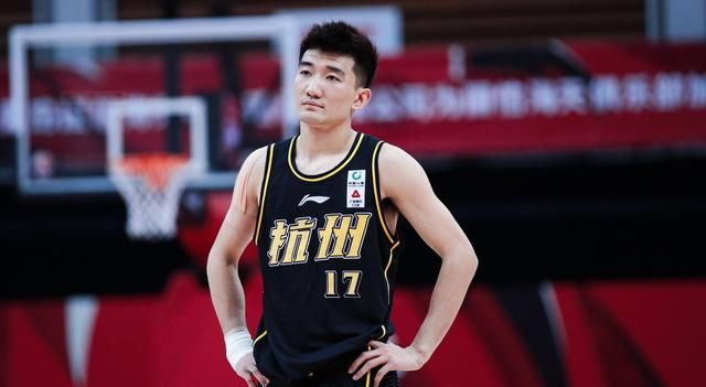 开云电竞平台-老鹰球员复出归队，球队实力再度增强(足坛现役十大最强前锋)